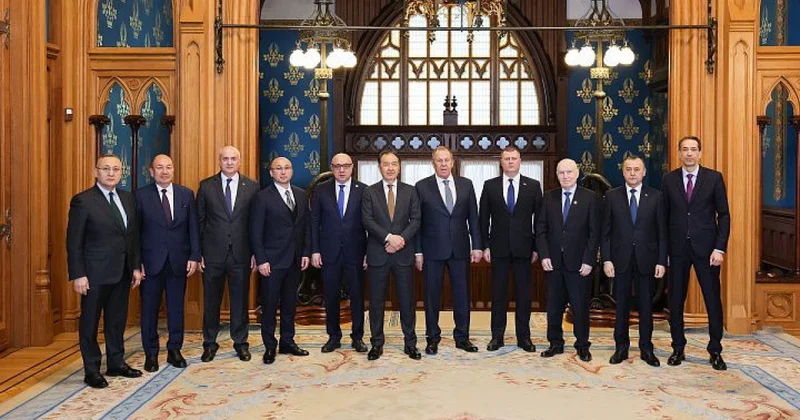 Lavrov MDB ölkələrinin səfirləri ilə görüşüb