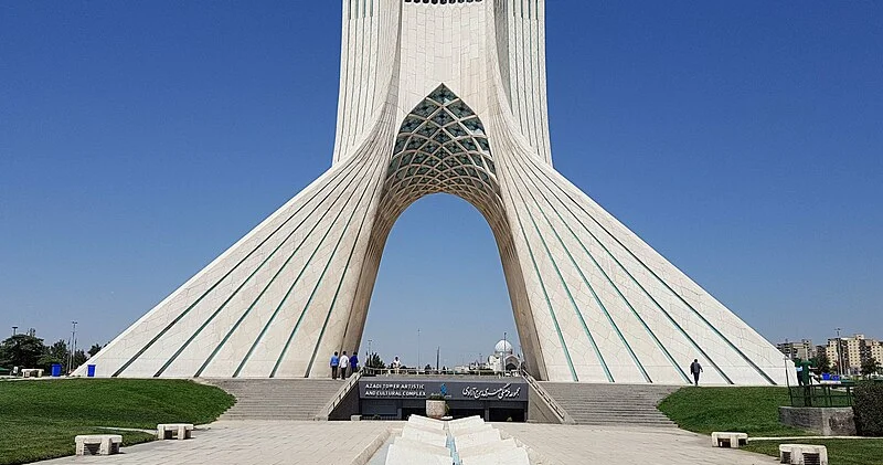 Xalqla dialoq quraraq və onların haqlı şikayətlərini qəbul edərək prosesdən çıxmalıyıq: İran hökumət rəsmisi