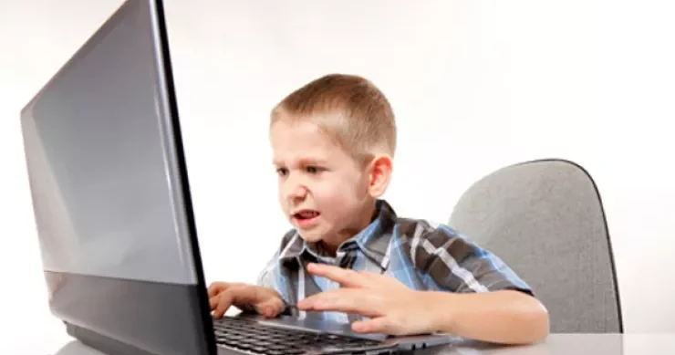 Bu ölkədə sosial şəbəkə uşaqlara qadağan olundu