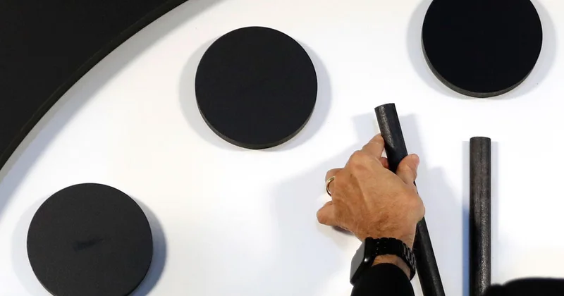 Ученые перевели стрелки Часов Судного дня