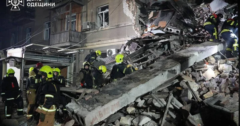 Rusiya Odessaya raket zərbəsi endirdi Çox sayda yaralı və dağıntılar var