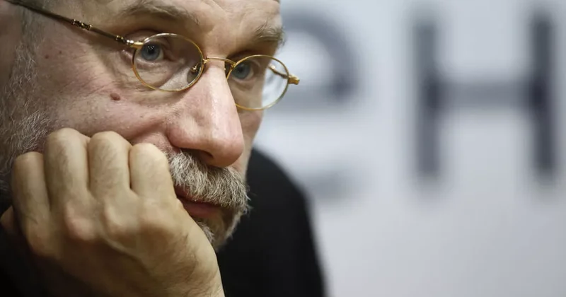 Российский суд ужесточил наказание Борису Акунину