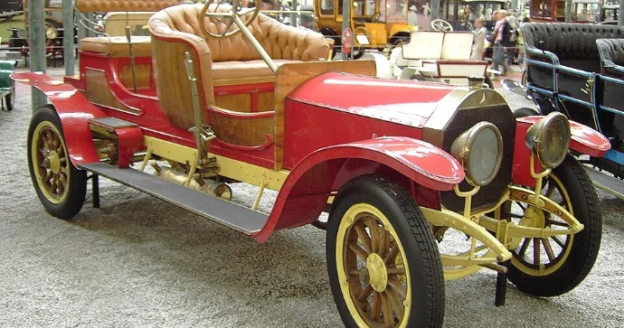 120 il əvvəl sürücülər qışda belə geyinirdilər FOTO