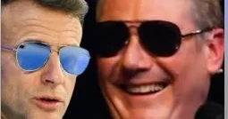 Britaniyanın baş naziri Makronun eynəyi ilə belə zarafat etdi