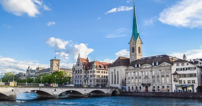 Названы самые дорогие для жизни города мира