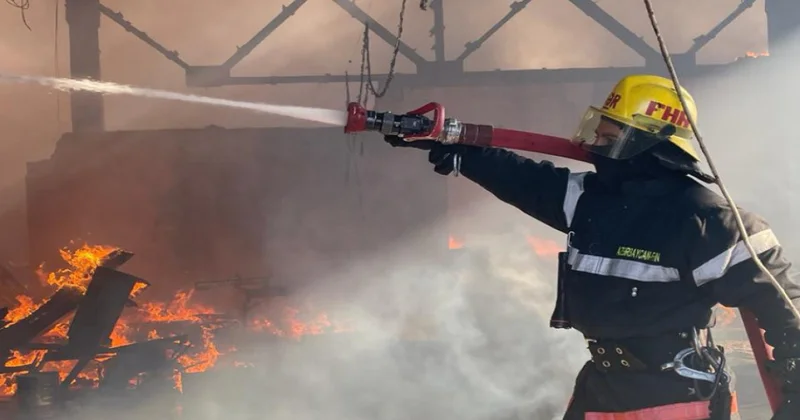 В Баку горел объект, а в Хырдалане склад видео