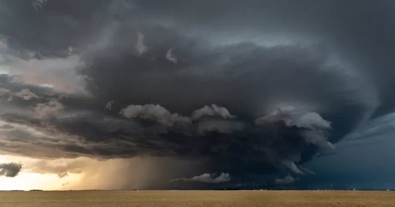 На Казахстан надвигается шторм