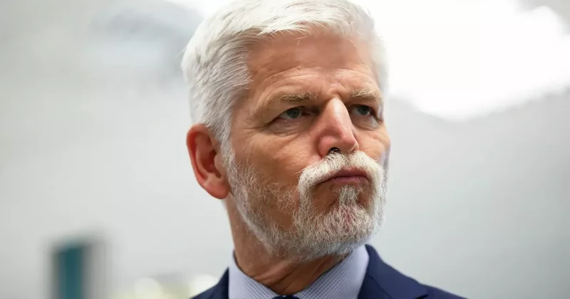 Президент Чехии сообщил о попытках шантажа со стороны главы МИД