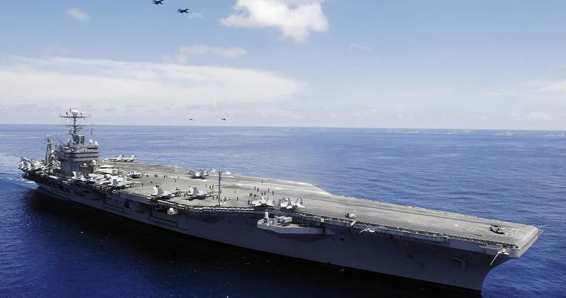 Американский атомный авианосец подошел к побережью Омана