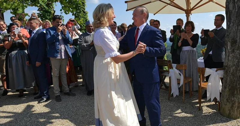 Сбежавшую в Россию экс главу МИД Австрии предложили лишить австрийского гражданства