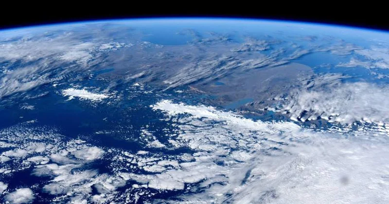 Başqa bir planetdən gələn bir şey Yer kürəsinin iqlimini idarə edir...