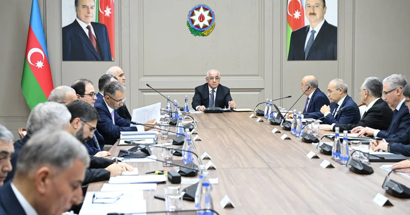 Али Асадов и чиновники решают проблемы Каспия фото