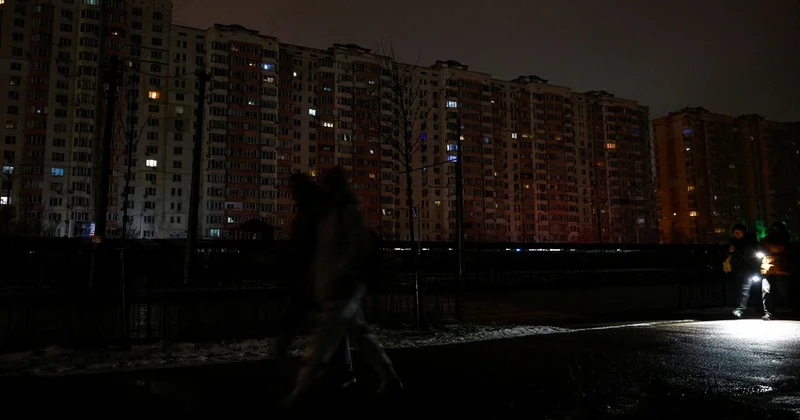 Шмыгаль: В Киеве без света остаются 710 тыс. потребителей