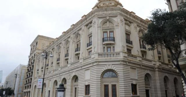 Teatrlarda idarəetmə islahatları: Nazirlik aydınlıq gətirdi