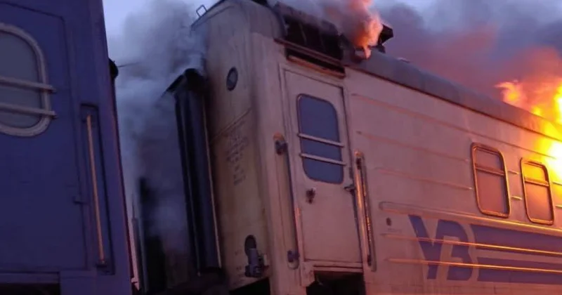 Россия ударила по пассажирскому поезду в Харьковской области: есть раненые