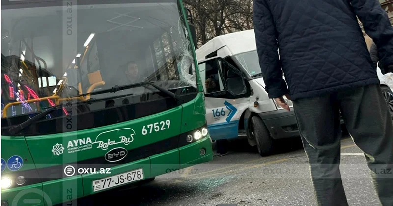 BakuBus ın avtobusu yük maşını ilə toqquşdu