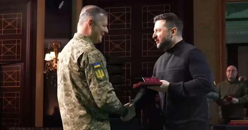 SİYASƏTDƏ LƏYAQƏT NÜMUNƏSİ Zelenski öz siyasi rəqibini niyə mükafatlandırdı? (FOTO)