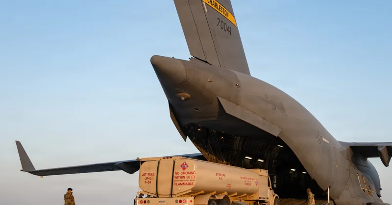 Масштабные учения США на Ближнем Востоке фото