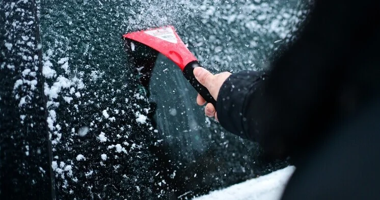 Qarlı havalarda sürücülər üçün vacib ləvazimatlar açıqlandı
