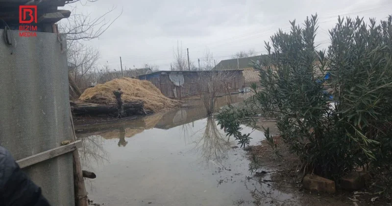 Kürdəmirdə magistral su borusu partladı 8400 abonent susuz qaldı FOTO