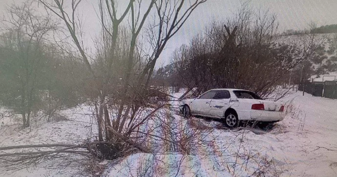 Sərxoş sürücü yol kənarı ilə gedən 3 piyadanı vurdu Vəsiqəsi də yoxdur VİDEO