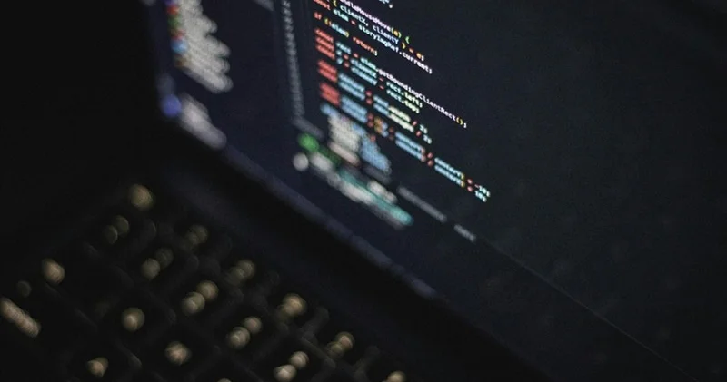 Çin Böyük Britaniyada yüksək vəzifəli şəxslərin telefonlarını dinləyir