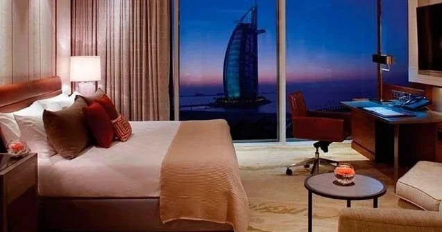 “Hotellər yalnız boş otaq dan ibarətdir Rahatlıq yox, müştəri də... EKSPERT