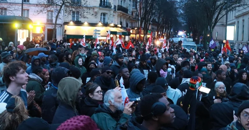 Parisdə miqrant işçinin polis tərəfindən qətlə yetirilməsi etirazlara səbəb olub