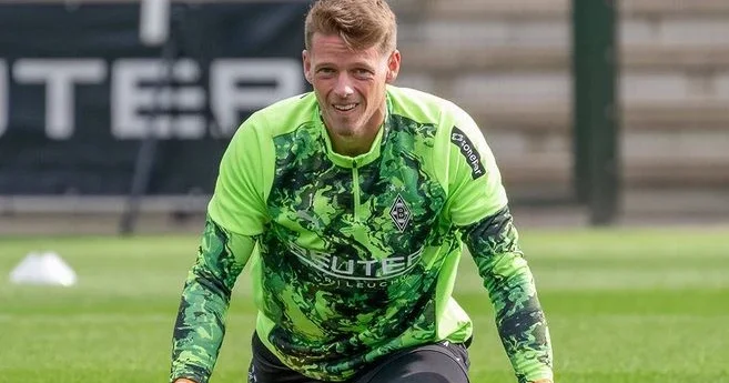 “Bayer” isveçrəli qolkiperlə güclənib Rəsmi