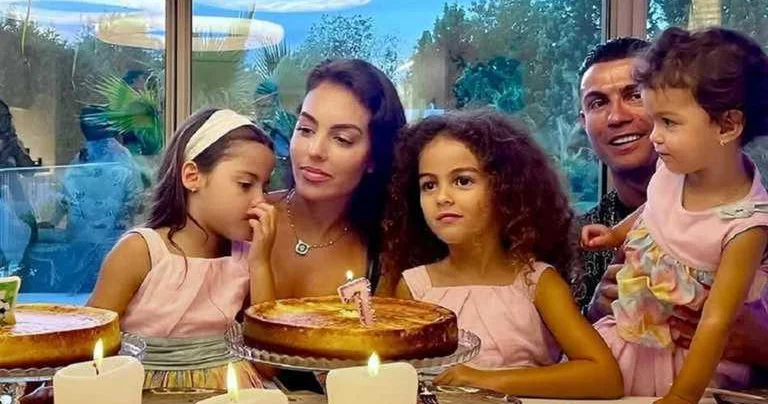 Kriştiano Ronaldonun sevgilisi ulduz futbolçunun gündəlik həyatından danışıb