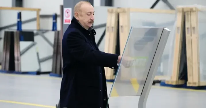 6 milyon manatlıq güzgü vərəqələrin istehsalı zavodunun açılışı oldu 30 nəfər işlə təmin olunub