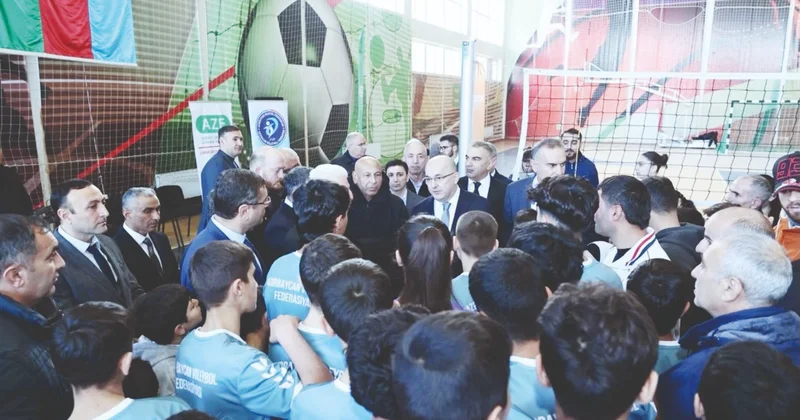 Yeniyetmə və gənc voleybolçularla görüş