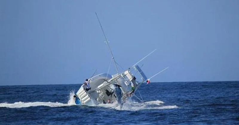 Oman sahillərində gəminin çevrilməsi nəticəsində 3 fransız turist ölüb