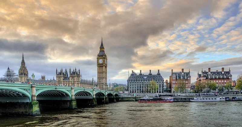 Британия будет направлять доходы от конфискованной нефти России в Украину