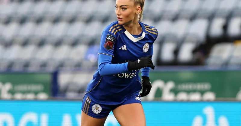 Bütün kameraların tuşlandığı Leman ilk oyununa çıxdı VİDEO