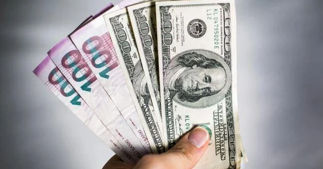 Manatını dollara dəyişmək istəyənlərin NƏZƏRİNƏ