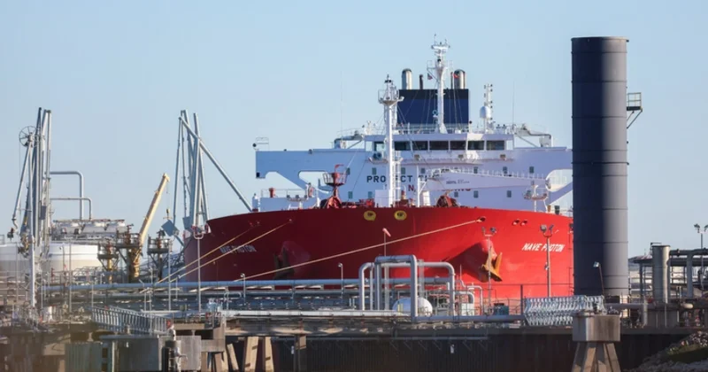 İspaniya xilasediciləri sanksiya altında olan tankeri Tanjer limanınadək müşayiət ediblər