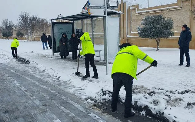 Bakı küçələri qardan təmizlənir FOTO