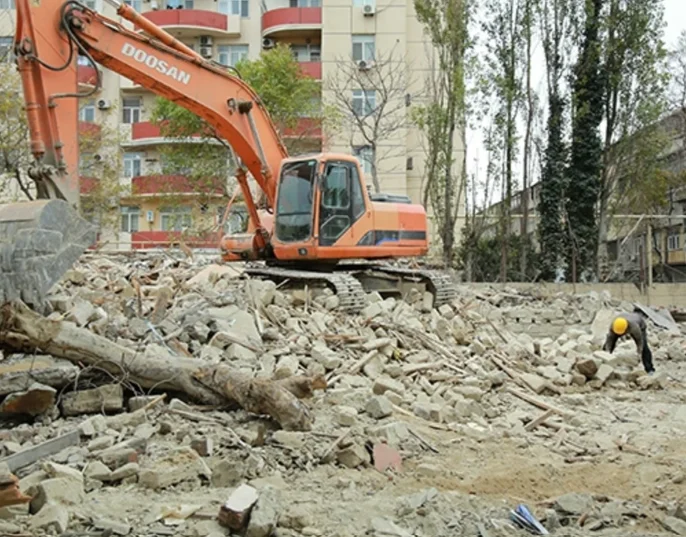 Kompensasiya mübahisələri artır Köhnə binaların söküntüsü niyə gecikir?