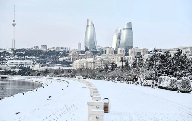 Bakı bulvarının qarlı görüntüləri FOTO