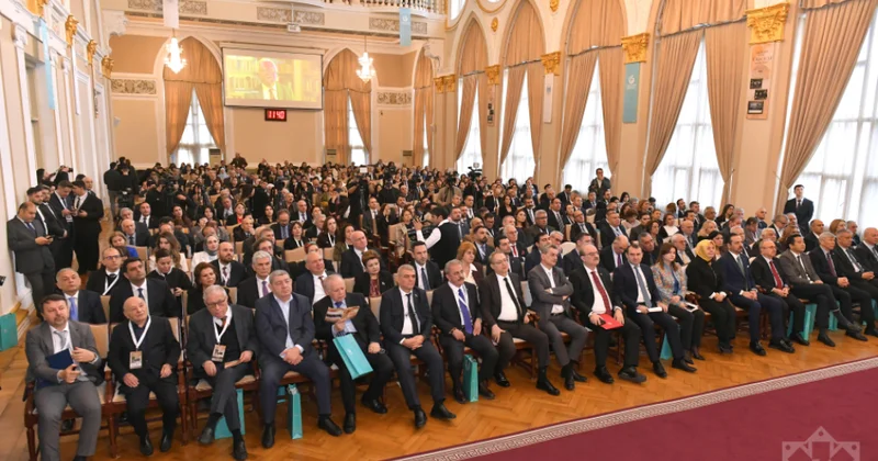 Birinci Türkoloji Qurultayın 100 illiyinə həsr olunmuş beynəlxalq elmi konfransın birinci günü başa çatıb