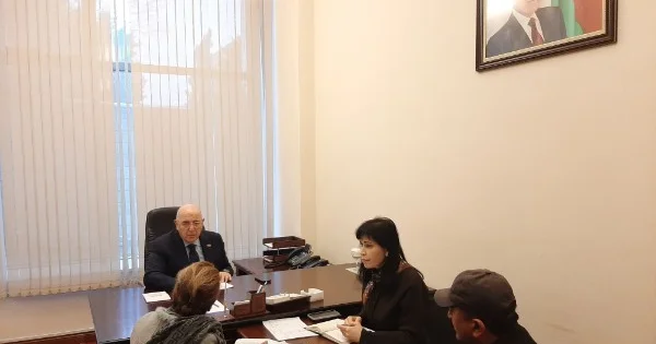 Əhliman Əmiraslanov vətəndaşların müraciətlərini dinləyib FOTOLAR