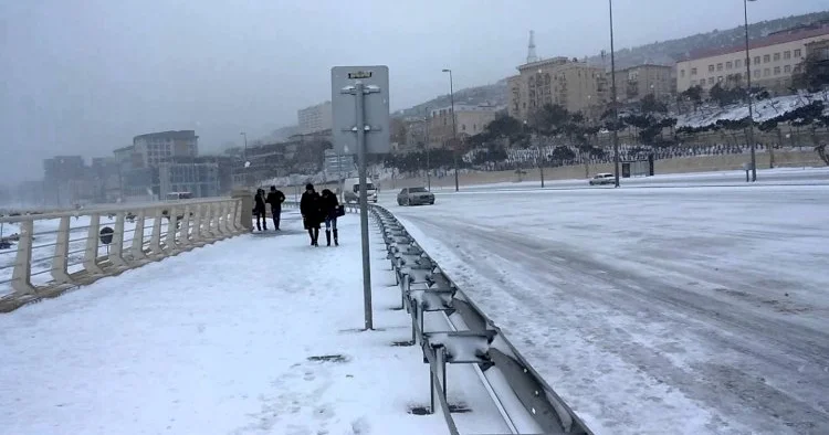Sabah Bakıya intensiv qar yağacaq: 15 dərəcə şaxta olacaq