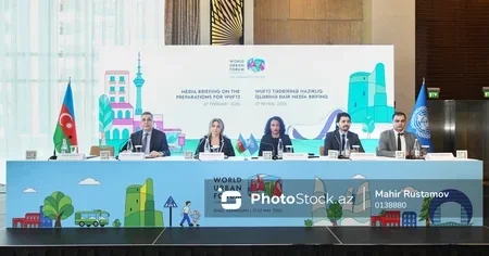 В Баку проходит пресс конференция в связи с подготовкой к 13 й сессии Всемирного форума городов