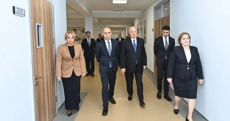 Nazir Sumqayıtda təhsil müəssisəsində olub