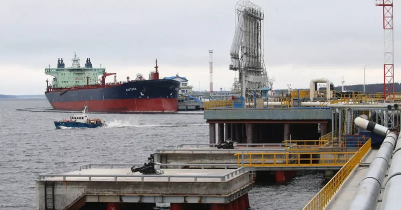 Экспорт российской нефти в Индию достиг рекордно низкого уровня