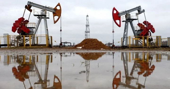 Rystad Energy: Qlobal neft hasilatı pandemiya səviyyəsindən də aşağı düşüb