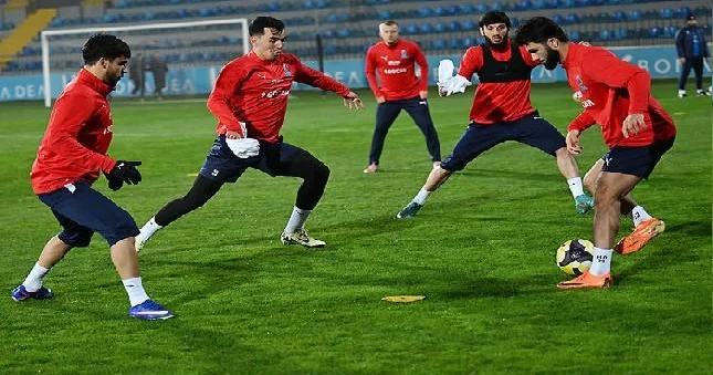 Azərbaycan millisinin məşqindən Şəkillər