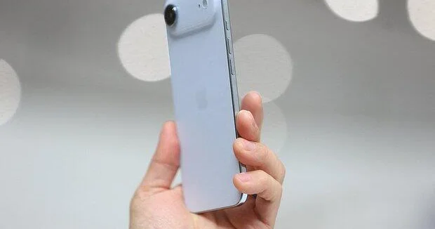 Дорогой и дешевый iPhone сравнили