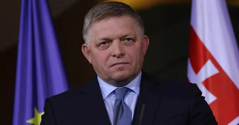 Премьера Словакии обвиняют в госизмене